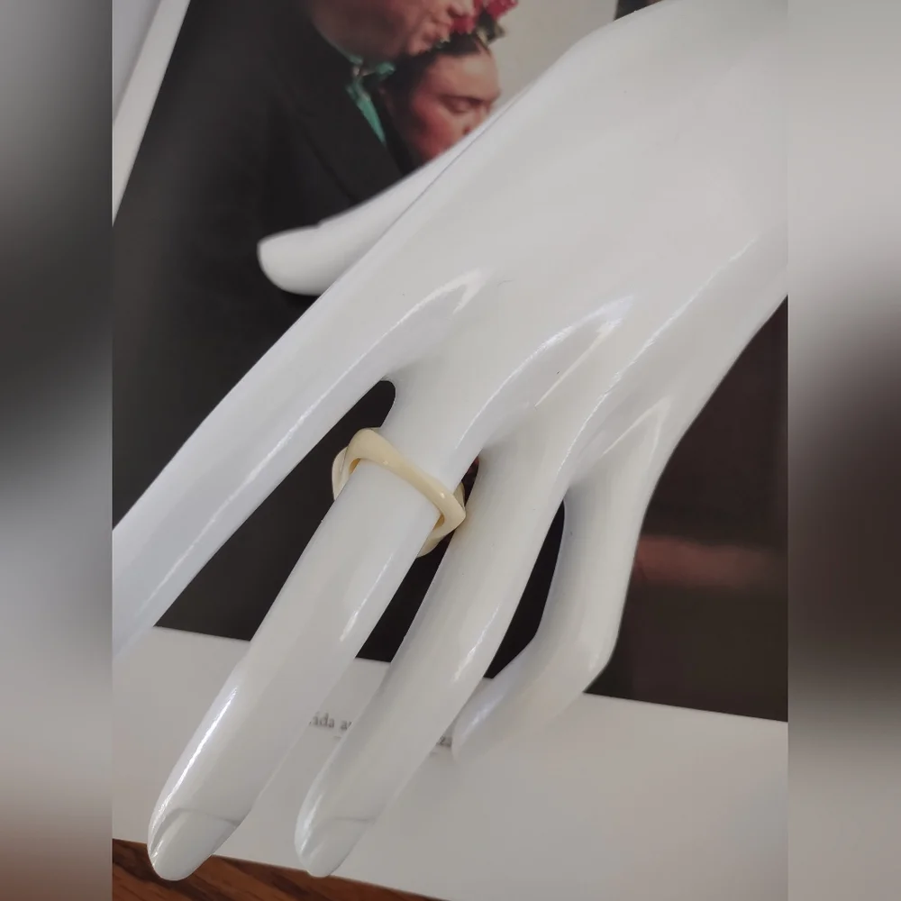 Celluloid Lucite Camilla Flower Ring - Picture 3 of 4